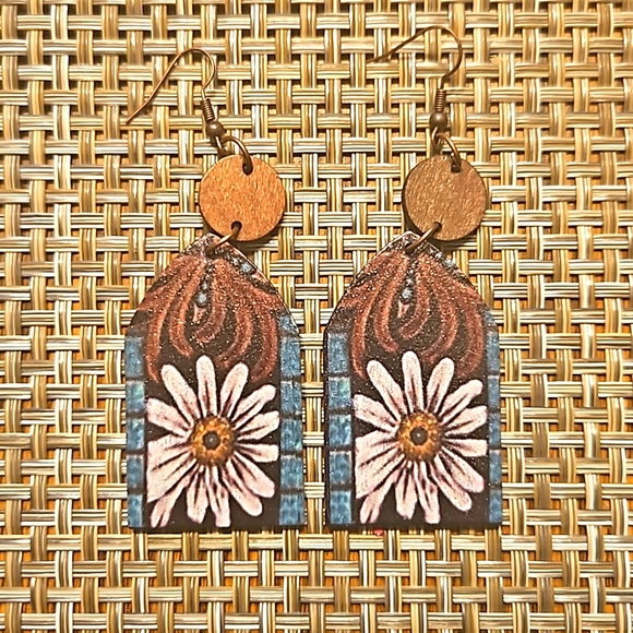 Jewelry - Handcrafted (not by me) rustic wooden flower lightweight earrings, sweet!